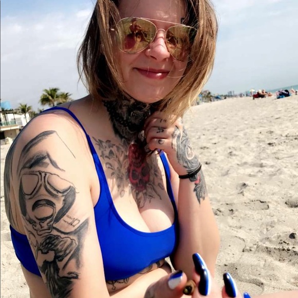 Meet your Posher, Brandy - Picture 2 of 2